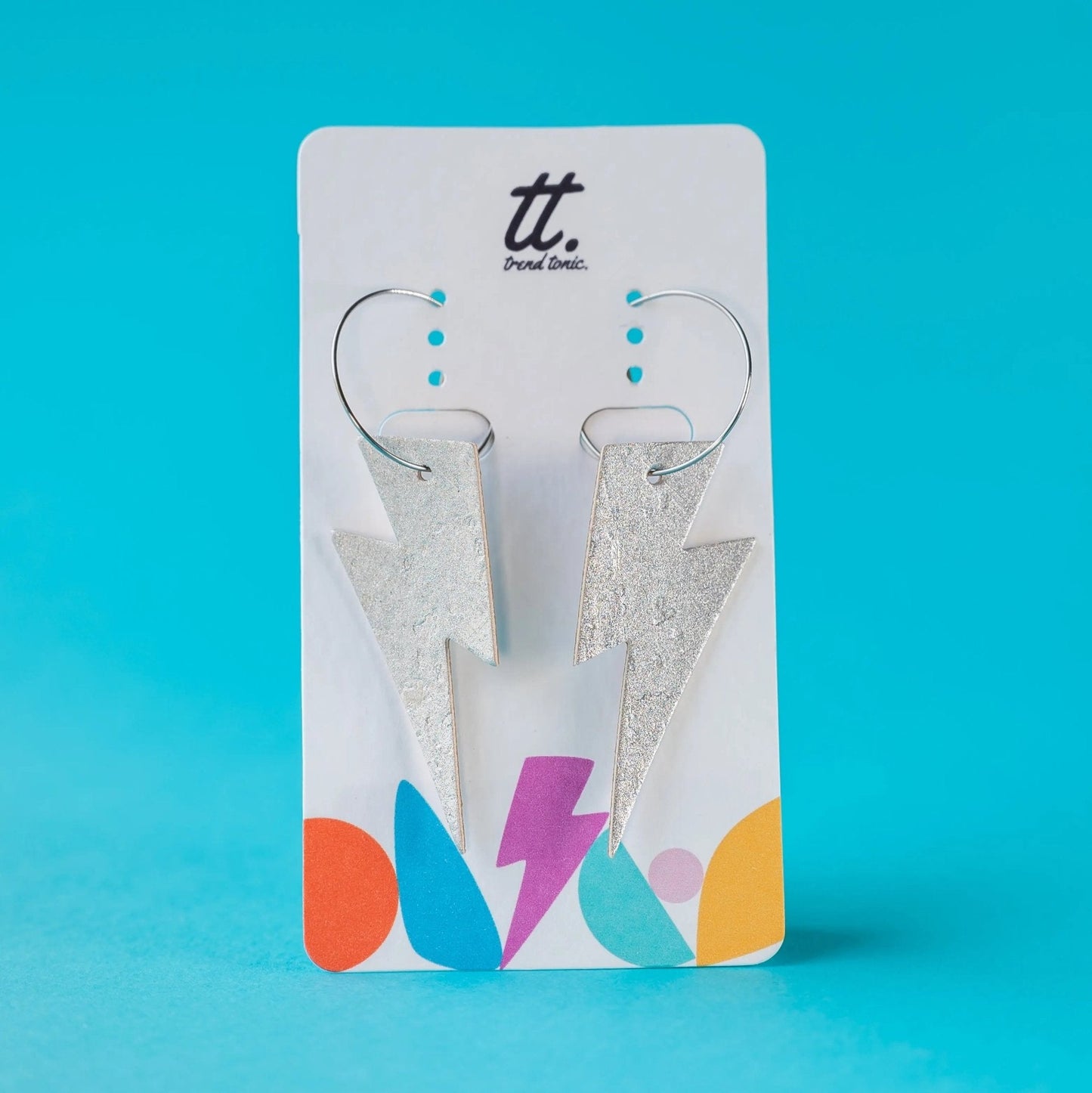 Metallic silver cork lightning bolt hoop earrings